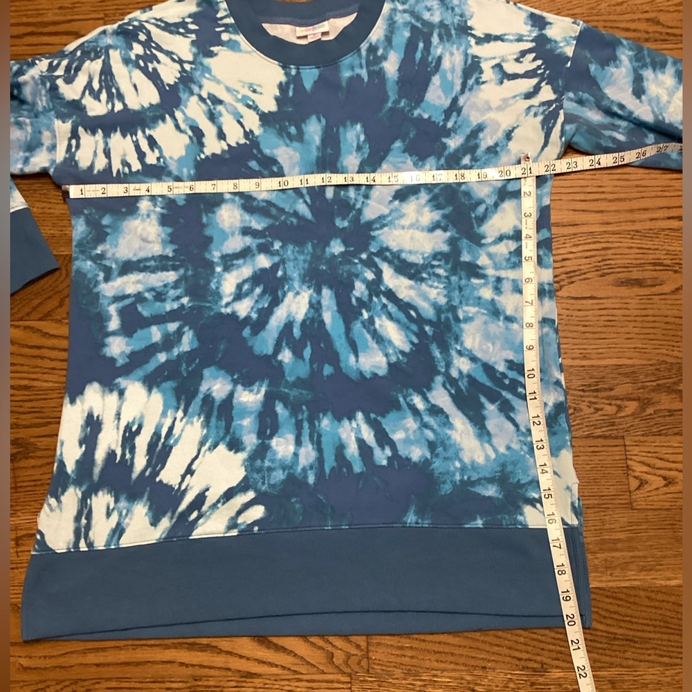 LulaRoe Hannah Crewneck sweatshirt. Blue tie dye Size Medium - Picture 8 of 12